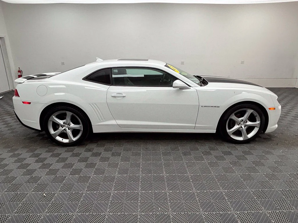 Used 2015 White Chevrolet 2LT image 7