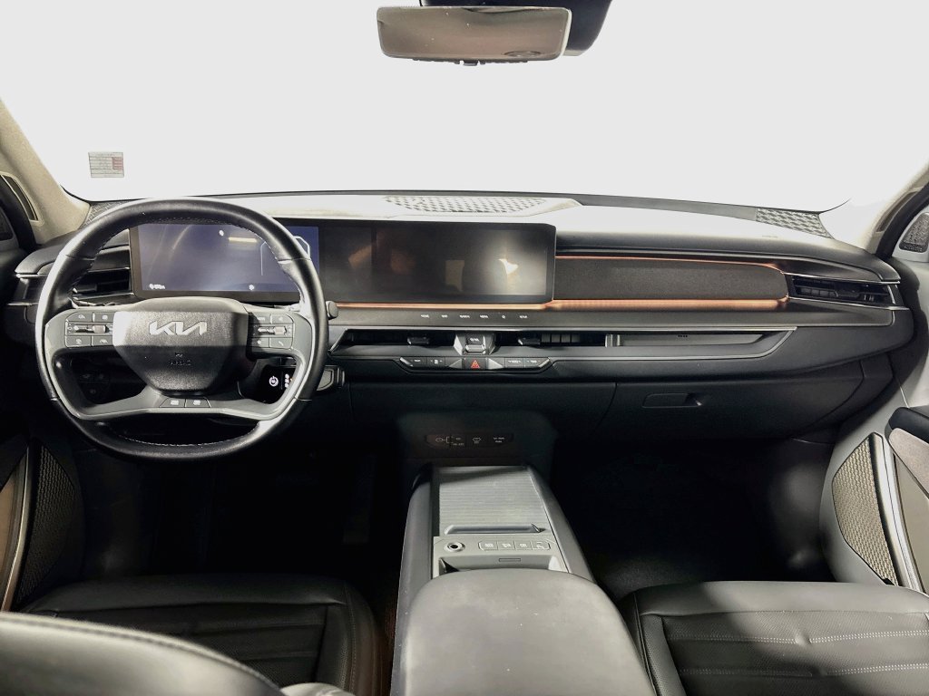 Used 2024 White Kia Land image 12