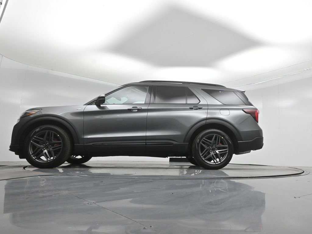 New 2026 Carbonized Gray Metallic Ford ST-Line image 7