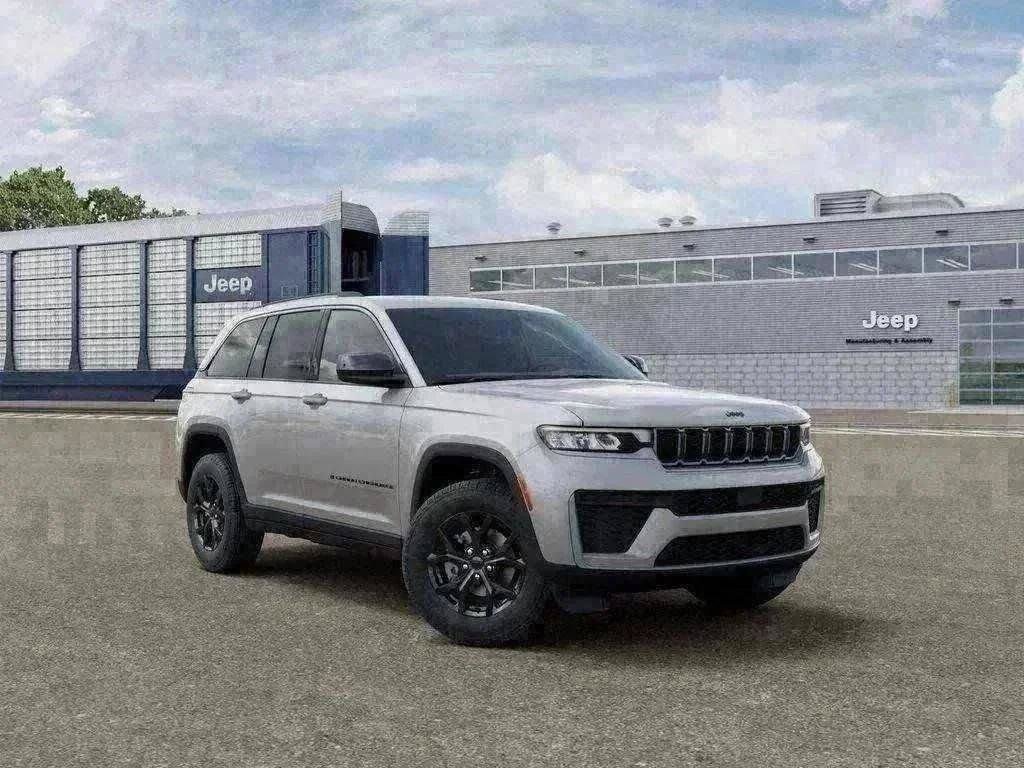 New 2026 Silver Zynith Exterior Paint Jeep Altitude image 58