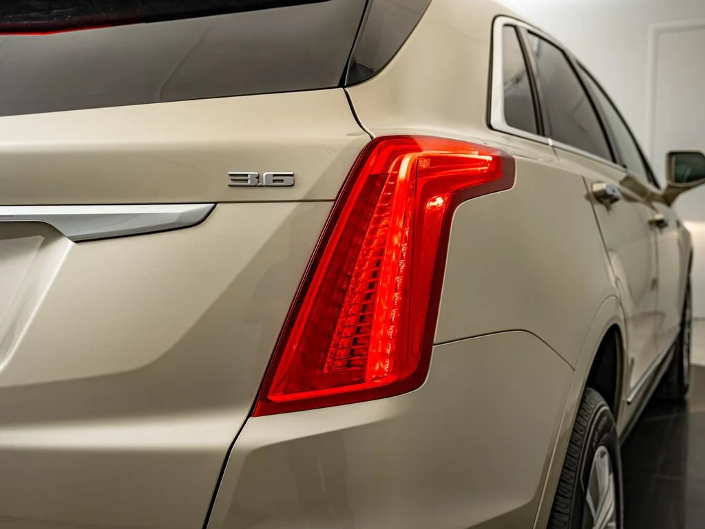Used 2017 Silver Coast Metallic Cadillac Luxury image 15