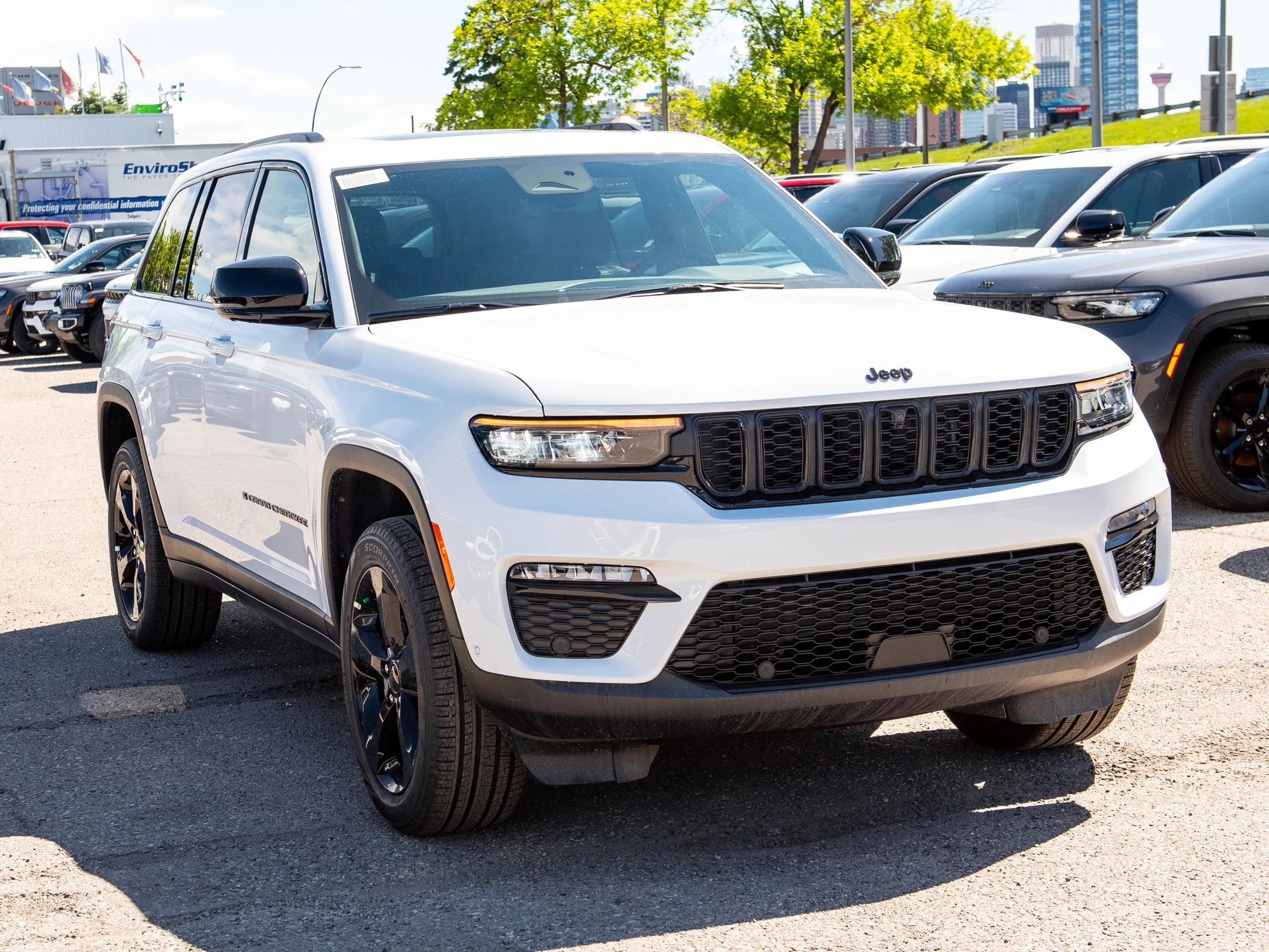 New 2025 White Jeep Limited* image 6