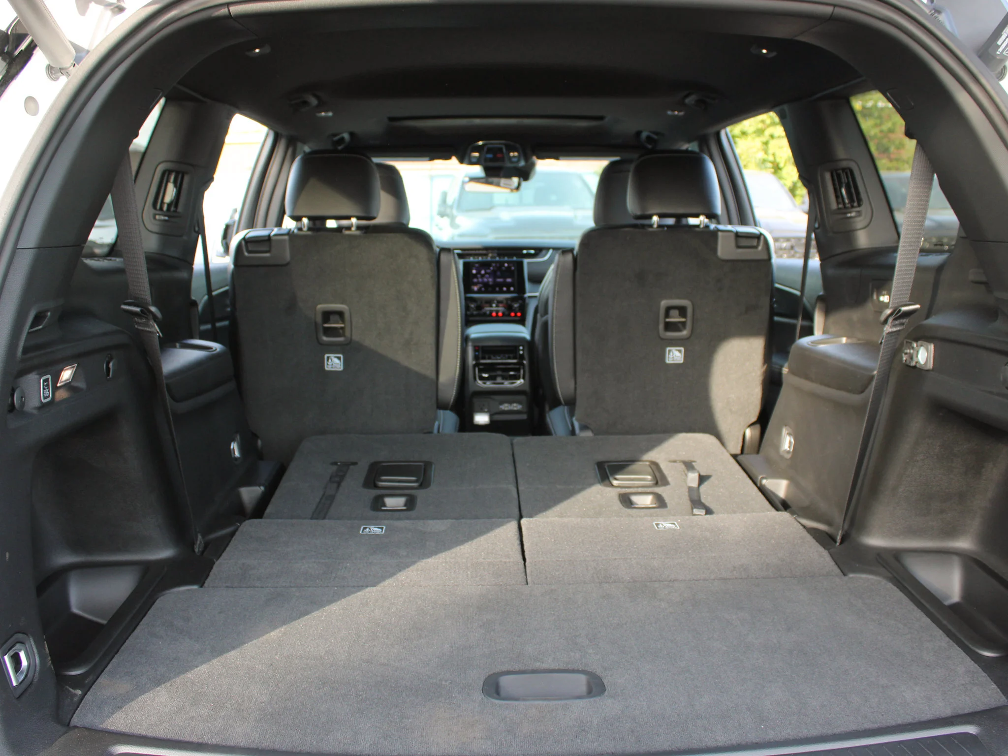 New 2025 White Jeep Altitude* 4x4, Sunroof, Heated Leather, Blind-Spot Monitoring image 11
