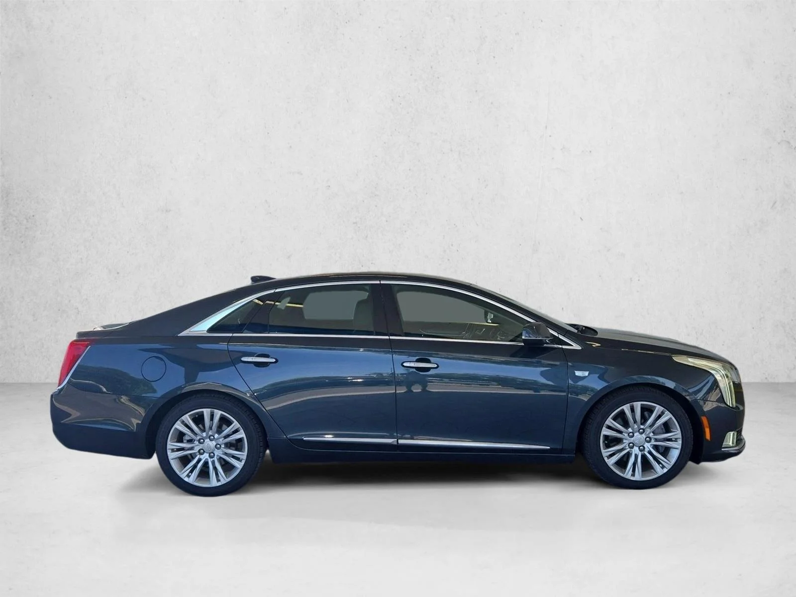 Used 2018 Stone Gray Metallic Cadillac Luxury image 4