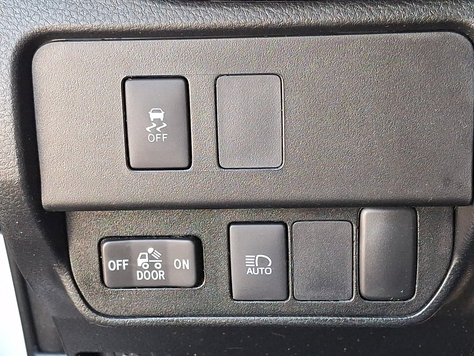 Used 2020 White Toyota SR5 V6 image 26