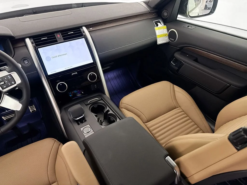 New 2026 White Land Rover Dynamic SE image 24