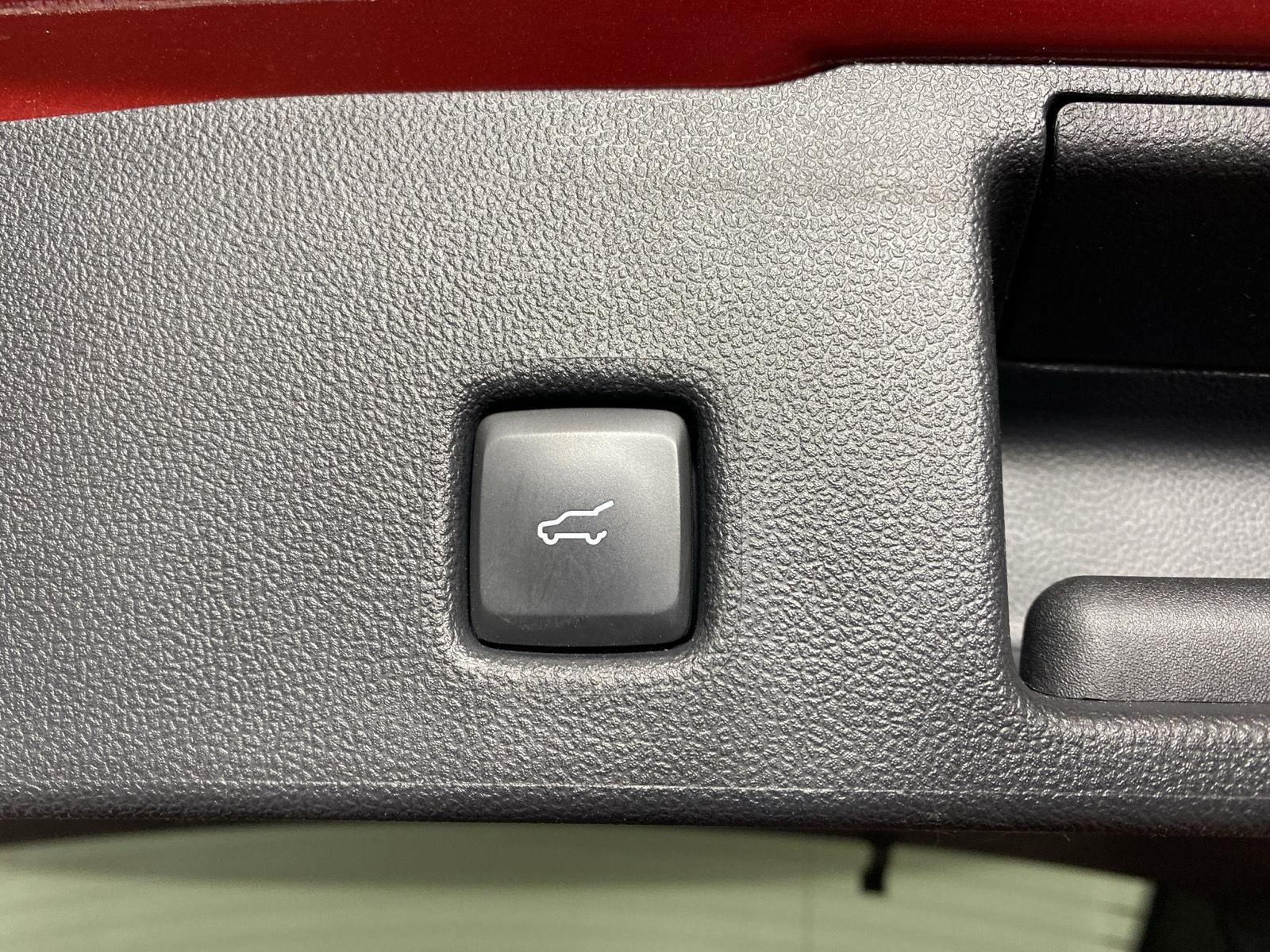 Used 2024 Rapid Red Metallic Tinted Clearcoat Ford ST-Line image 29