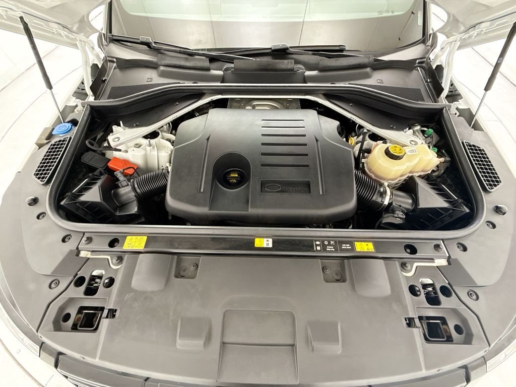Used 2024 Fuji White Land Rover Dynamic SE image 28