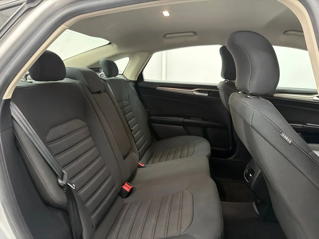 Used 2019 Silver Ford SE image 30