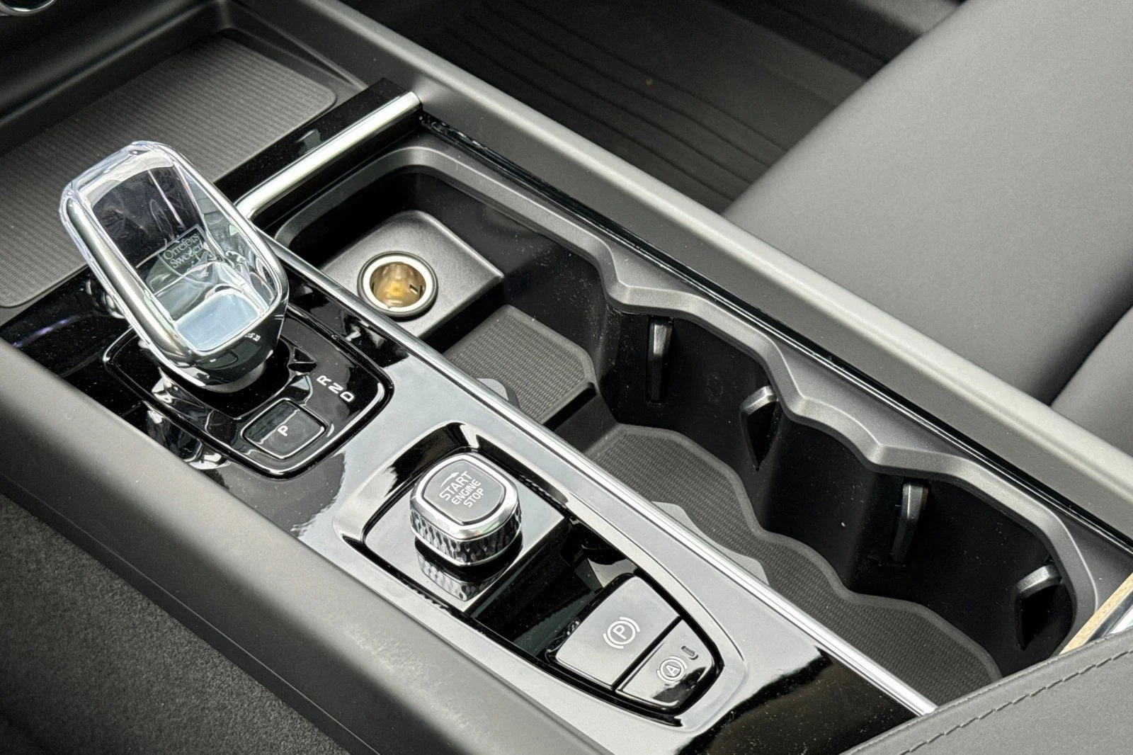 2026 Volvo XC60 Plus - Photo 21