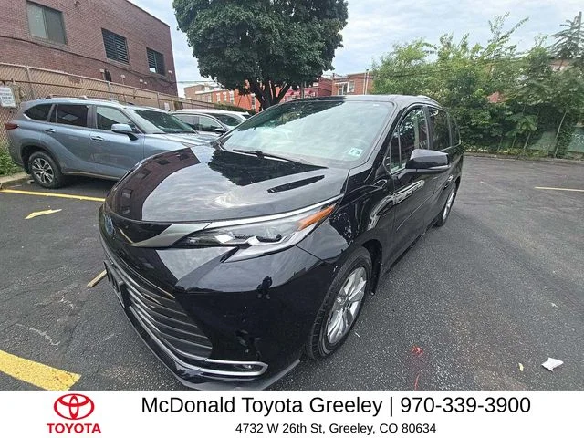 2023 Toyota Sienna Platinum