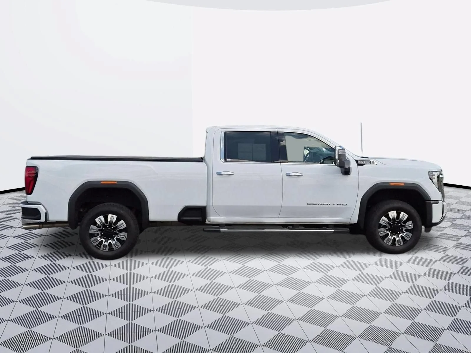 Used 2024 Summit White GMC Denali image 8