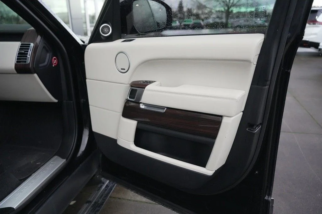Used 2015 Black Land Rover 5.0L V8 Supercharged image 32