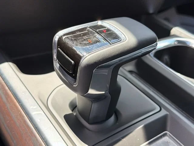 Used 2025 Summit White GMC SLT image 31