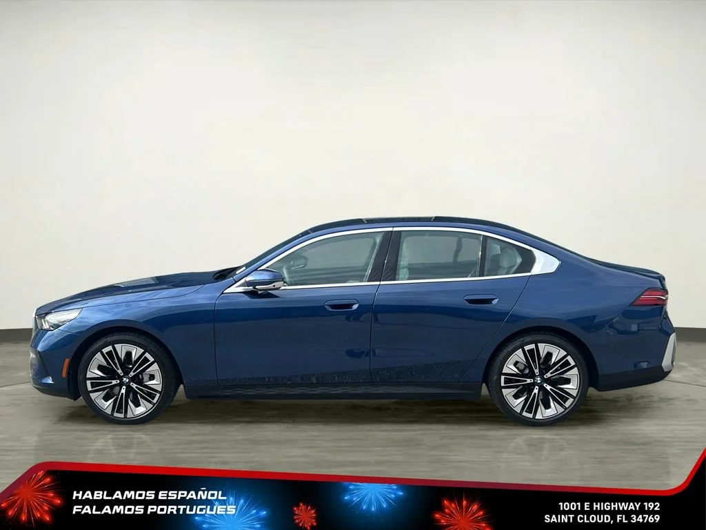 Used 2024 Blue BMW xDrive image 3