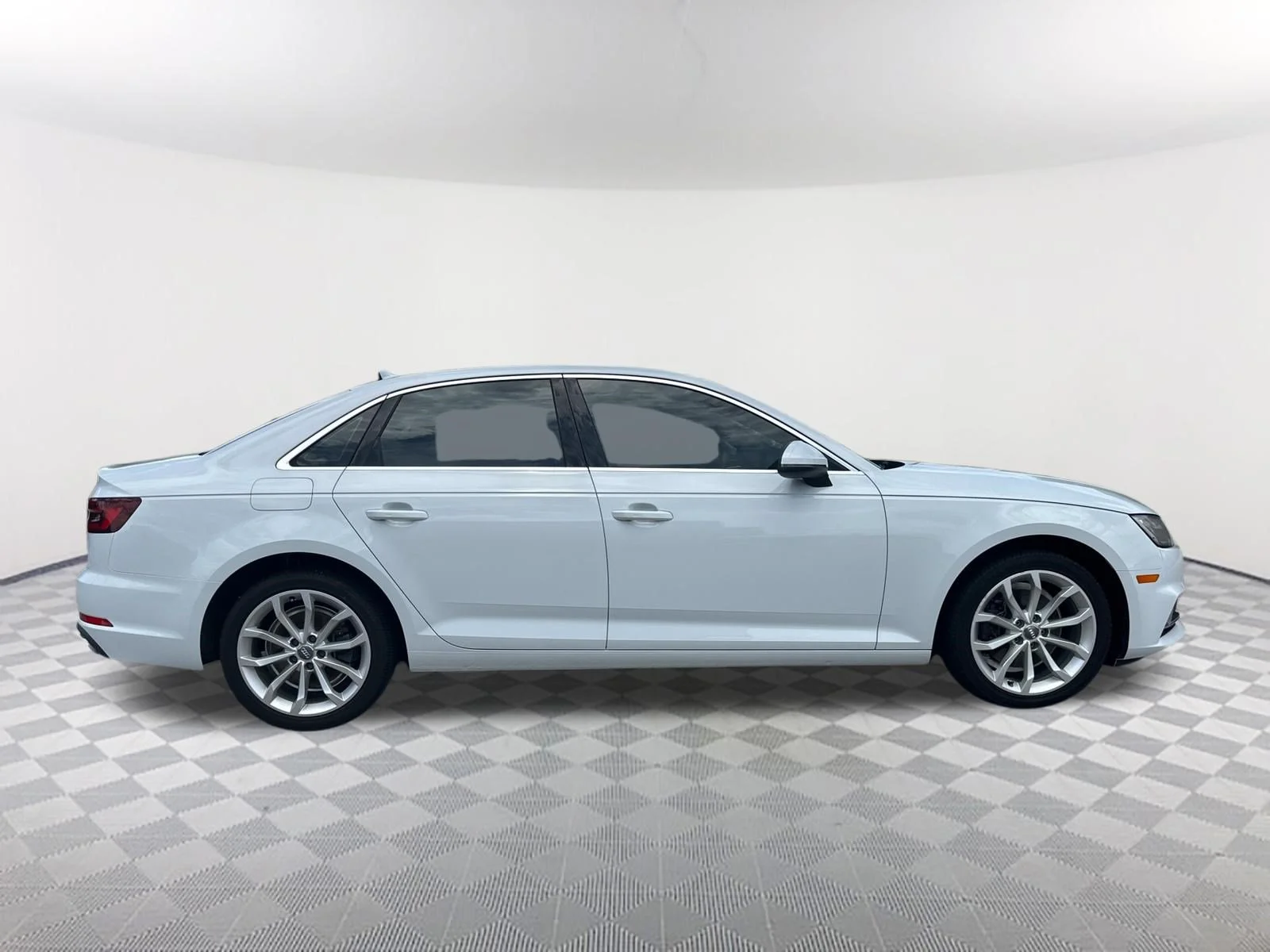 Used 2019 WHITE Audi 2.0T Premium image 4