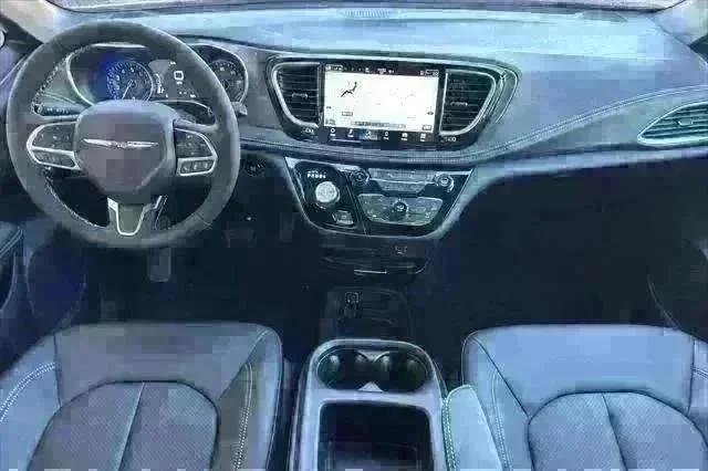 New 2026 Bright White Clear-Coat Exterior Paint Chrysler  image 13