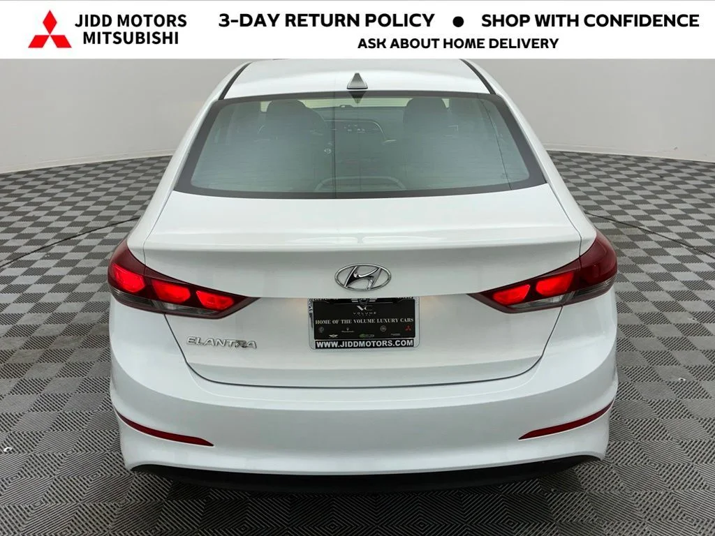 Used 2017 Quartz White Pearl Hyundai Value Edition image 5