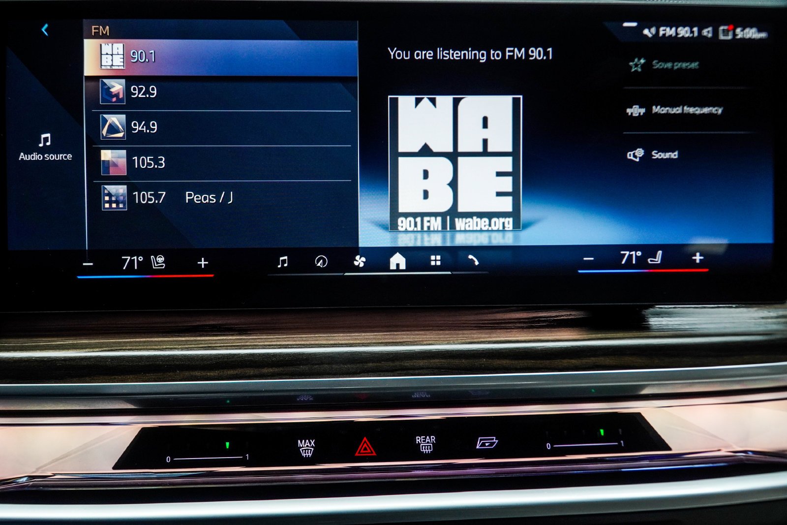 Used 2024 Black BMW 750e xDrive image 27