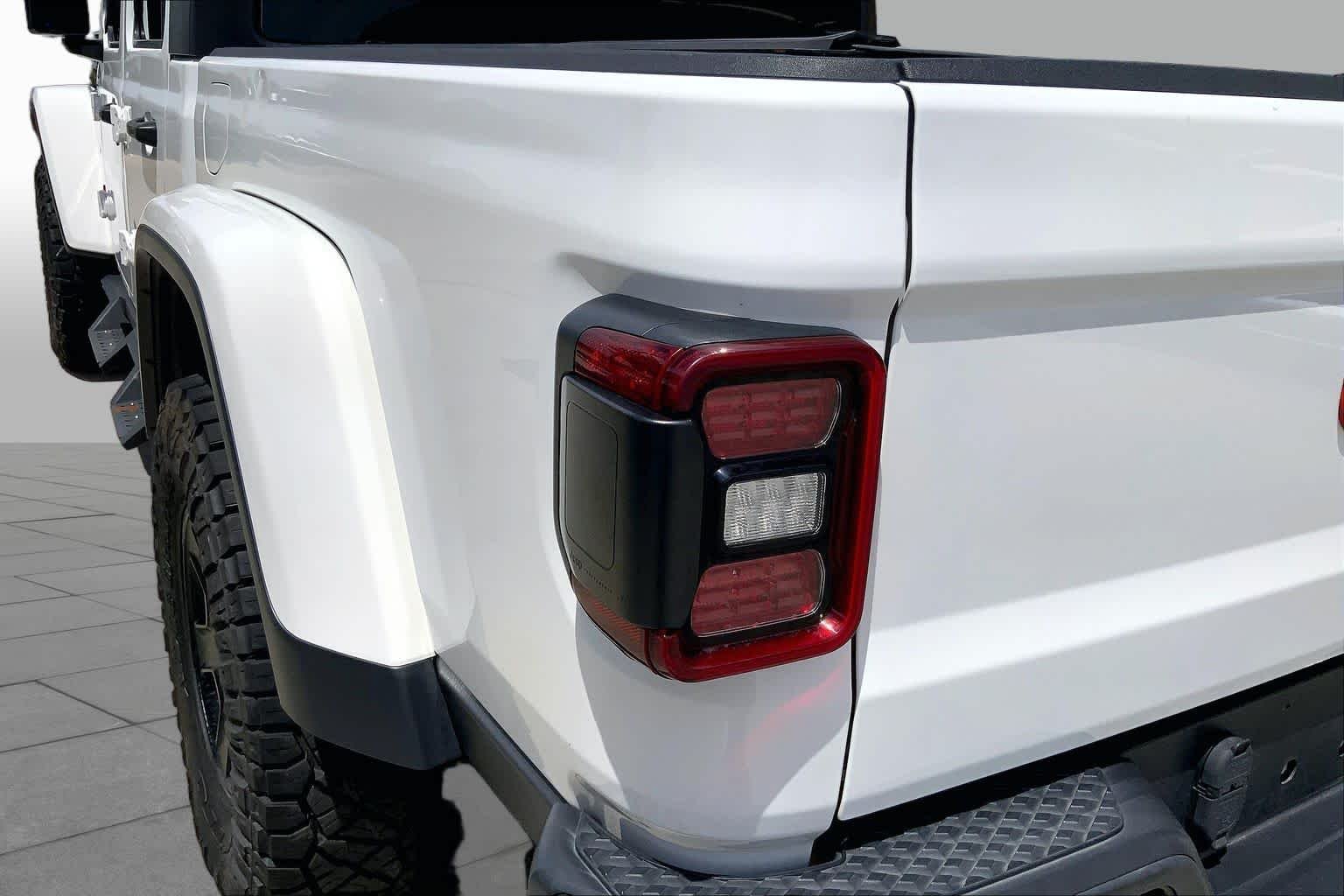 Used 2021 Bright White Clearcoat Jeep Mojave image 28