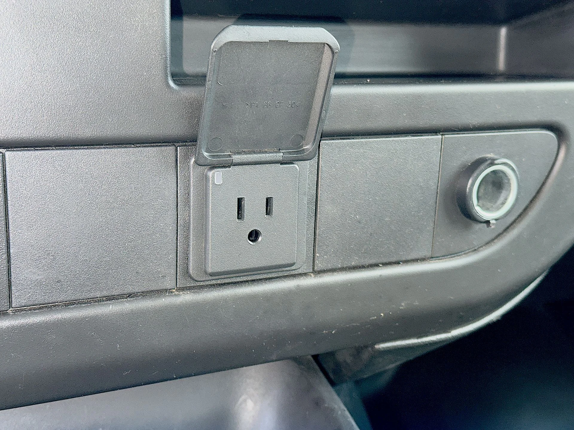 Used 2020 Summit White GMC Work Van image 29