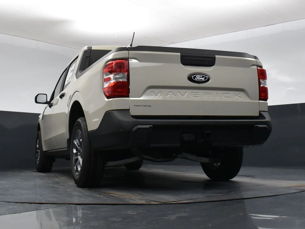New 2025 Beige Ford XLT image 33