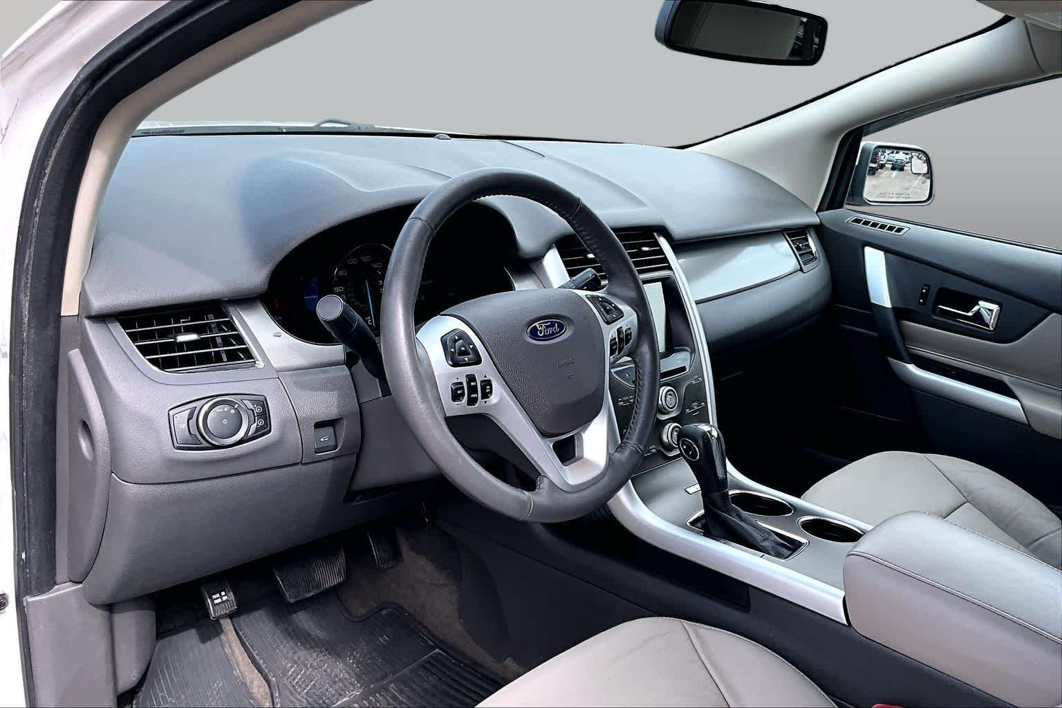 Used 2013 White Platinum Metallic Tri-Coat Ford SEL image 20