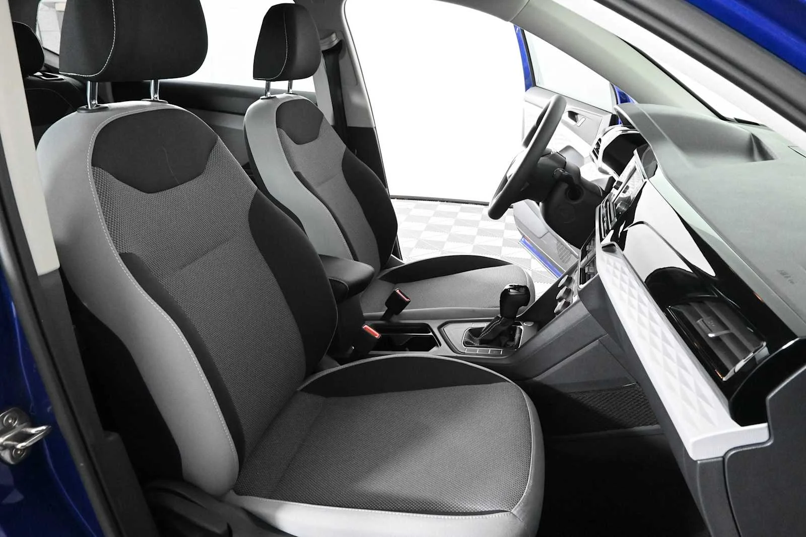 Used 2022 Dusk Blue Metallic Volkswagen S image 10