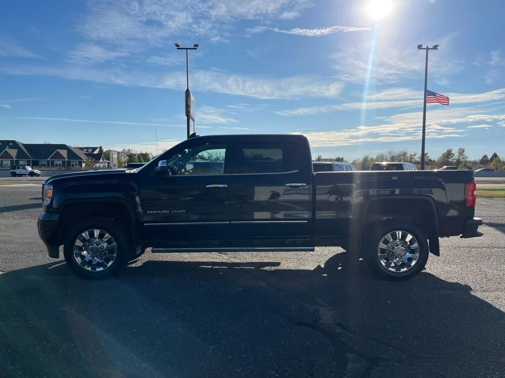 Used 2016 Black GMC Denali image 10