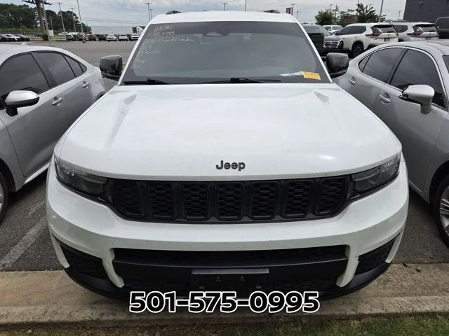 Used 2023 White Jeep Altitude image 2