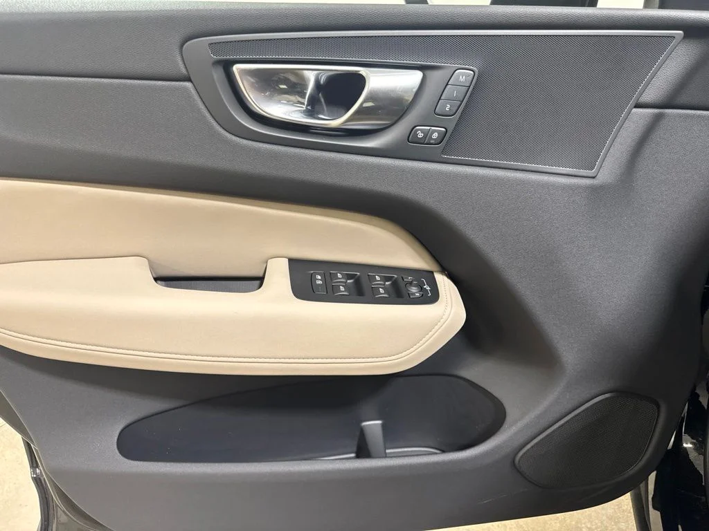 New 2026 Onyx Black Metallic Volvo T8 Plus image 17