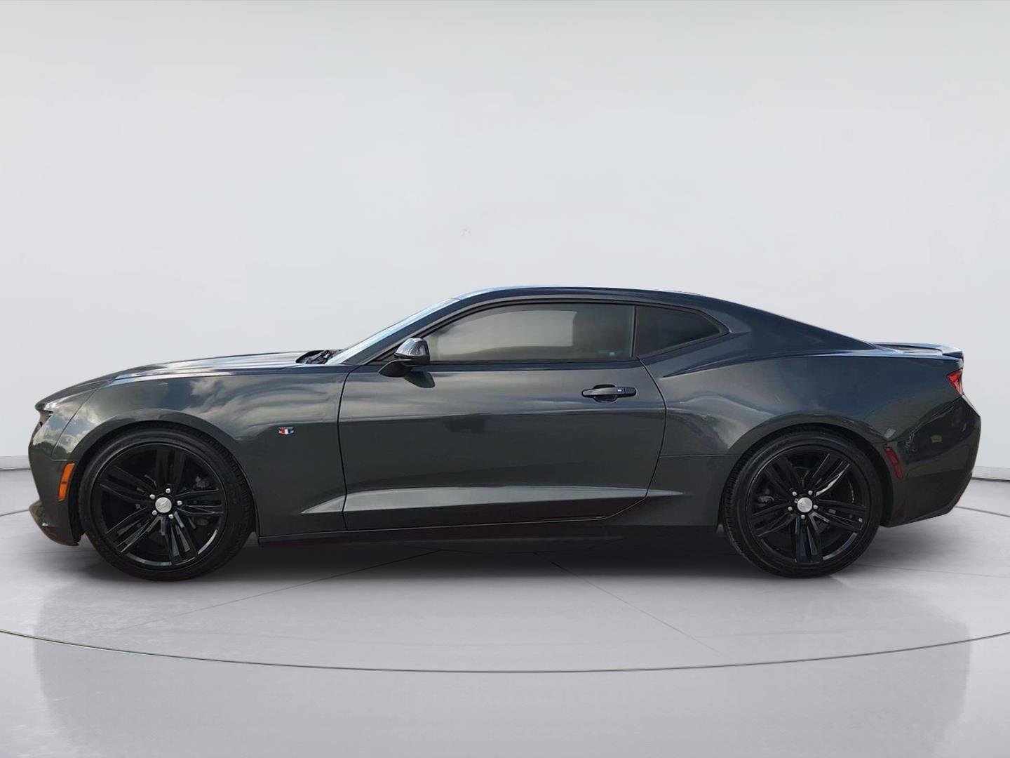 2018 Chevrolet Camaro photo 5 of 31