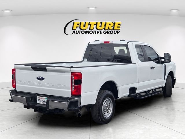 Used 2026 White Ford XL image 4
