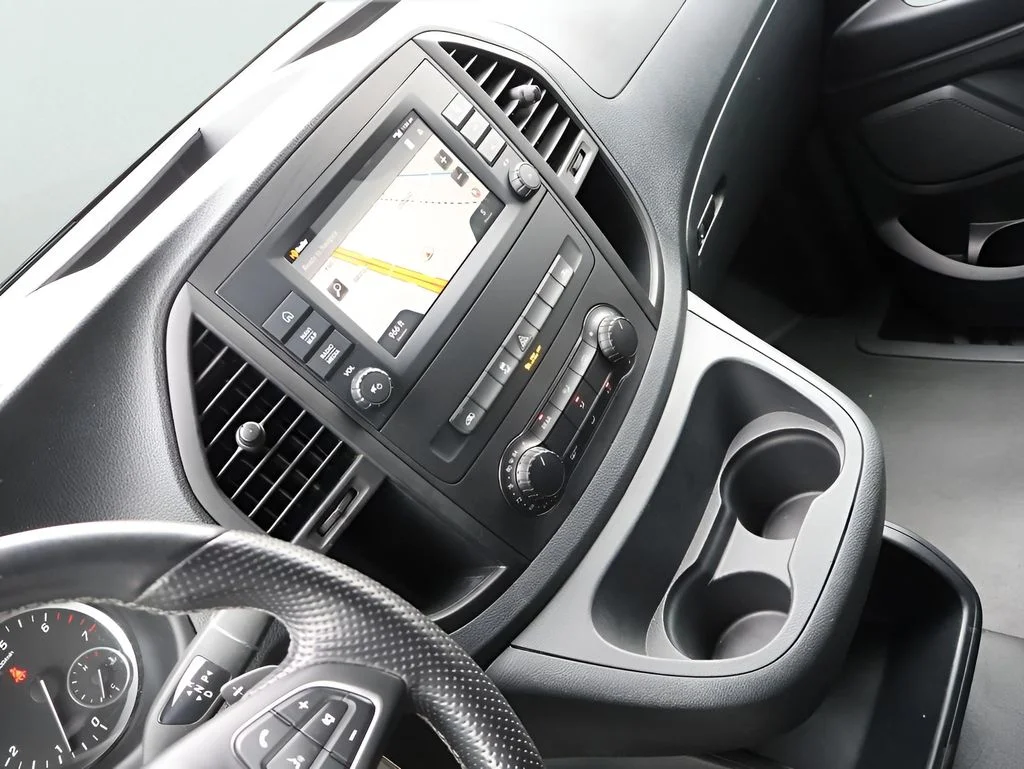 Used 2023  Mercedes-Benz Passenger image 20