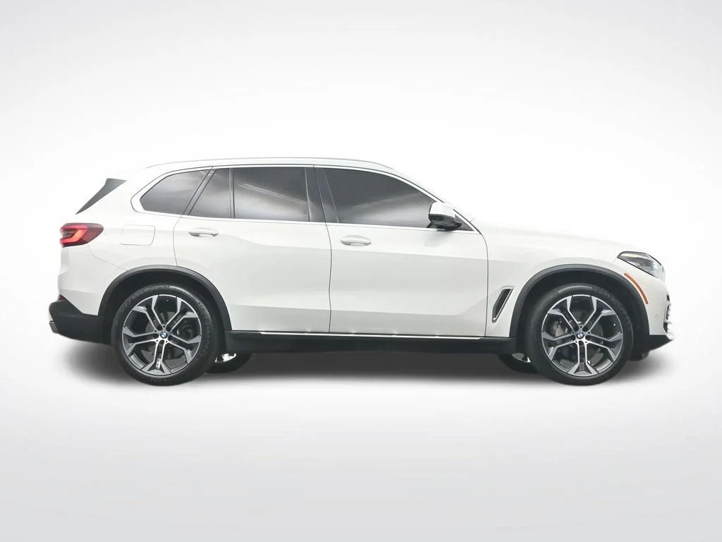 Used 2022 White BMW sDrive40i image 35