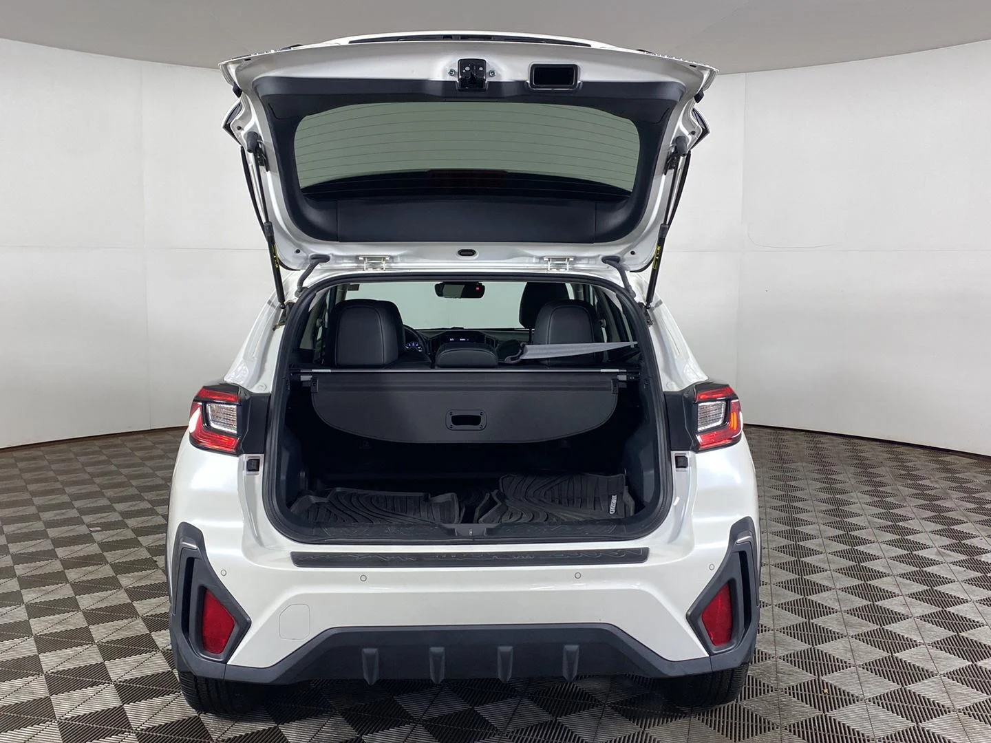 Used 2024 Crystal White Pearl Subaru Limited image 29