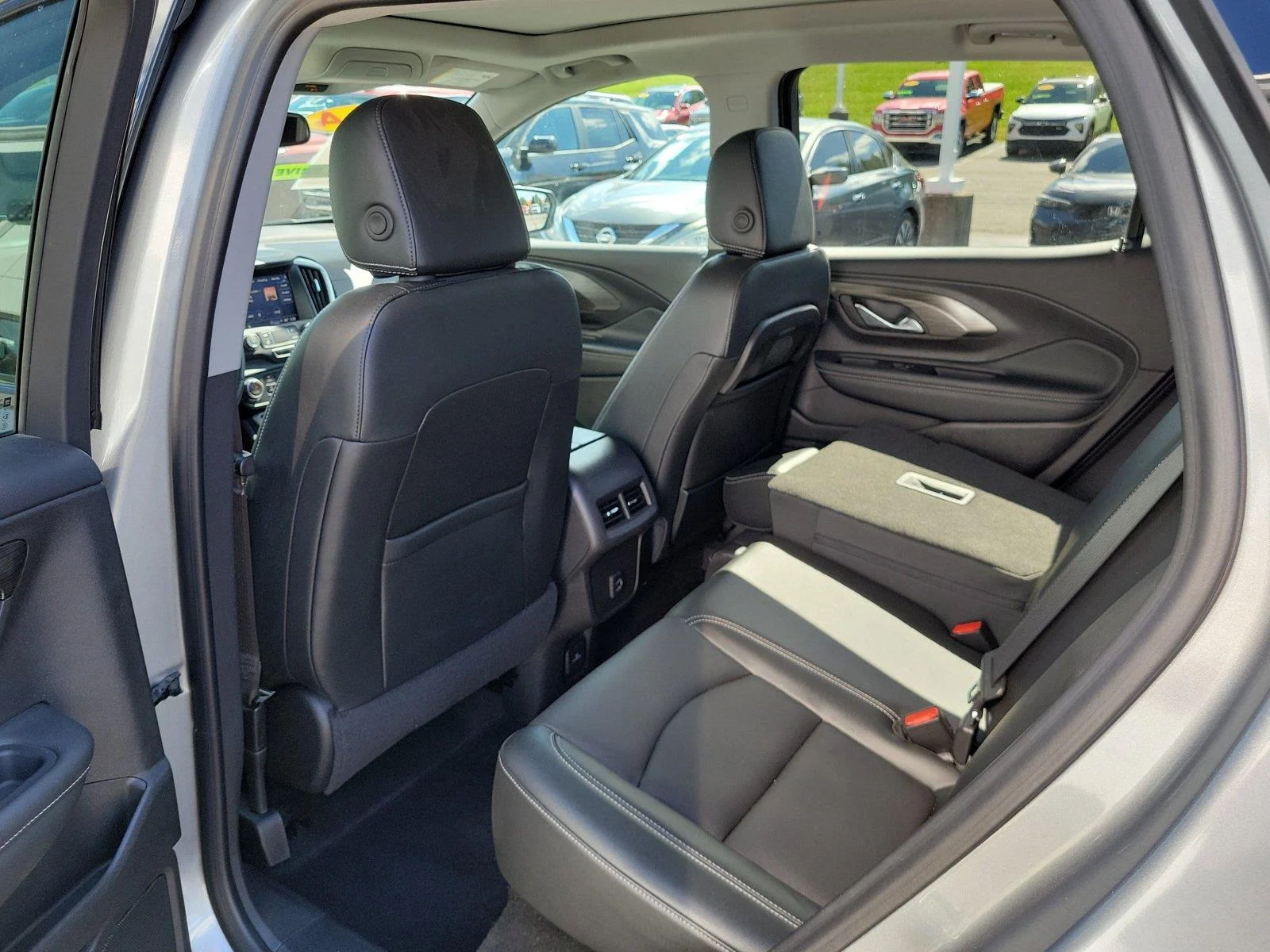 Used 2024 Sterling Metallic GMC SLT image 13