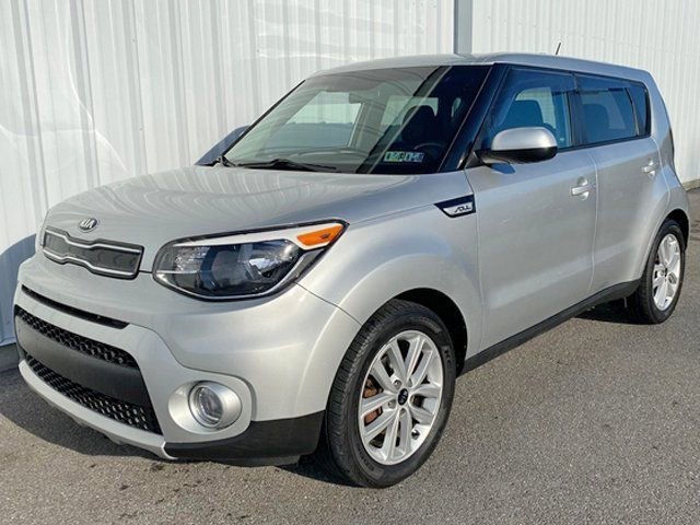 Used 2019  Kia + image 7