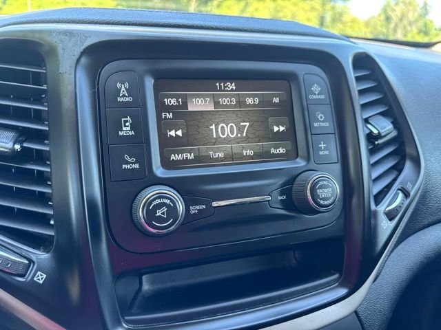 Used 2016 White Jeep Sport image 19