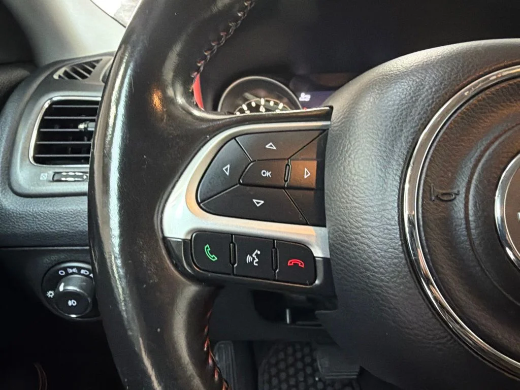 Used 2019 White Clearcoat Jeep Trailhawk image 17