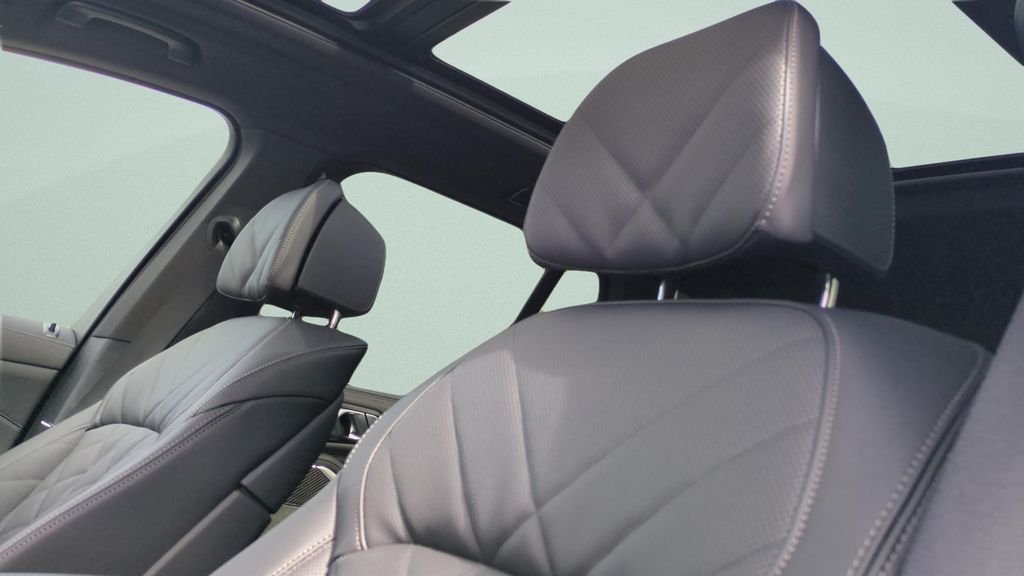 New 2026 Dravit Grey Metallic BMW M60i image 19