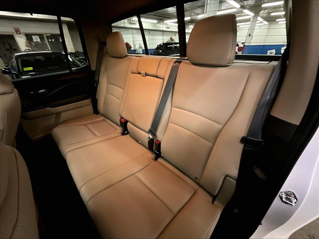 Used 2023 Platinum White Pearl Honda RTL image 15