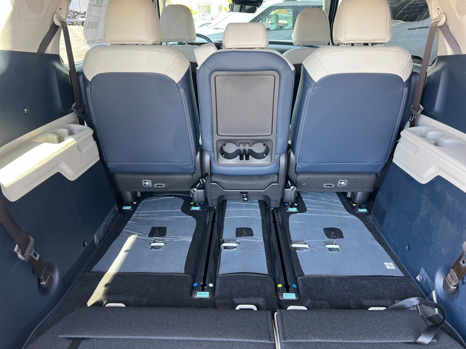 New 2026 Snow White Pearl Kia EX image 16