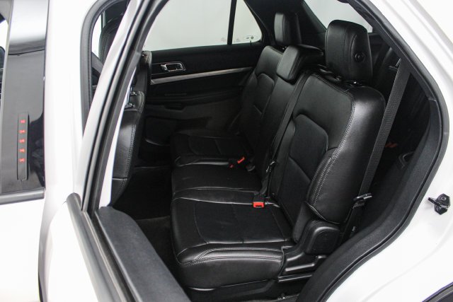 Used 2018 White Platinum Clearcoat Metallic Ford XLT image 12