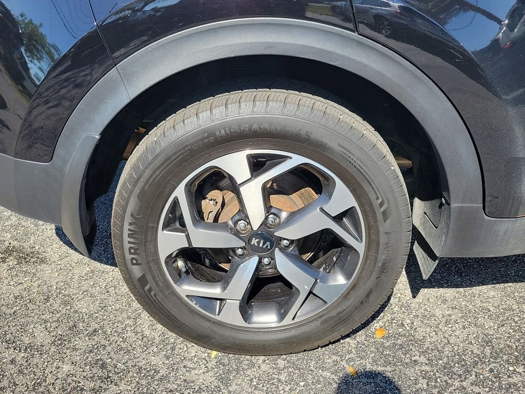 Used 2022 Red Kia LX image 39