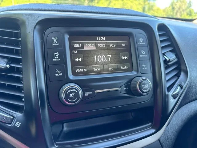 Used 2016 White Jeep Sport image 19