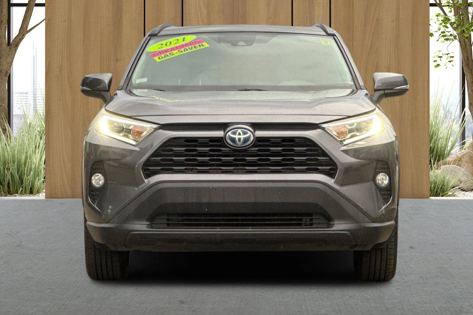 Used 2021  Toyota Hybrid XLE image 9