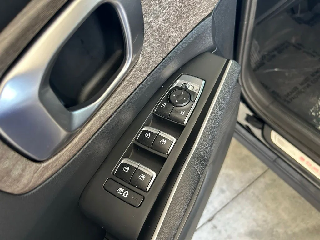 Used 2022 Black Kia EX image 38