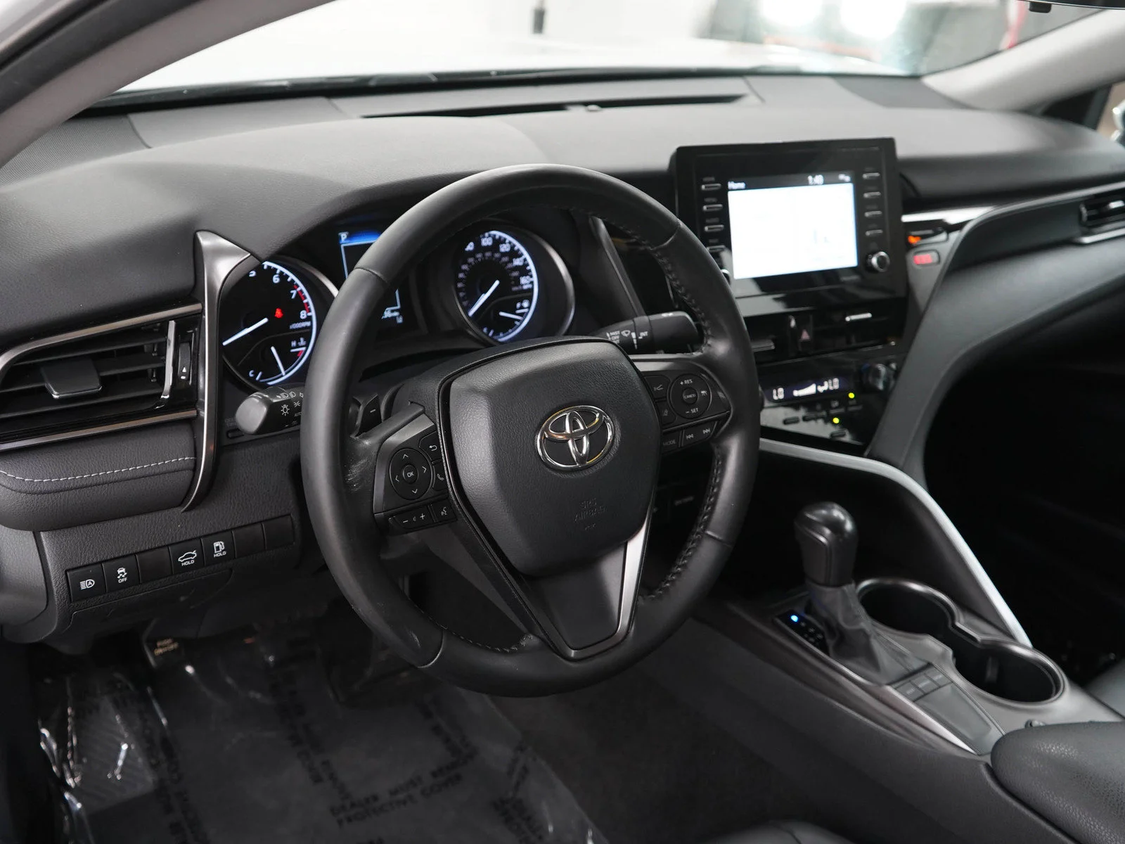 Used 2022  Toyota SE image 19