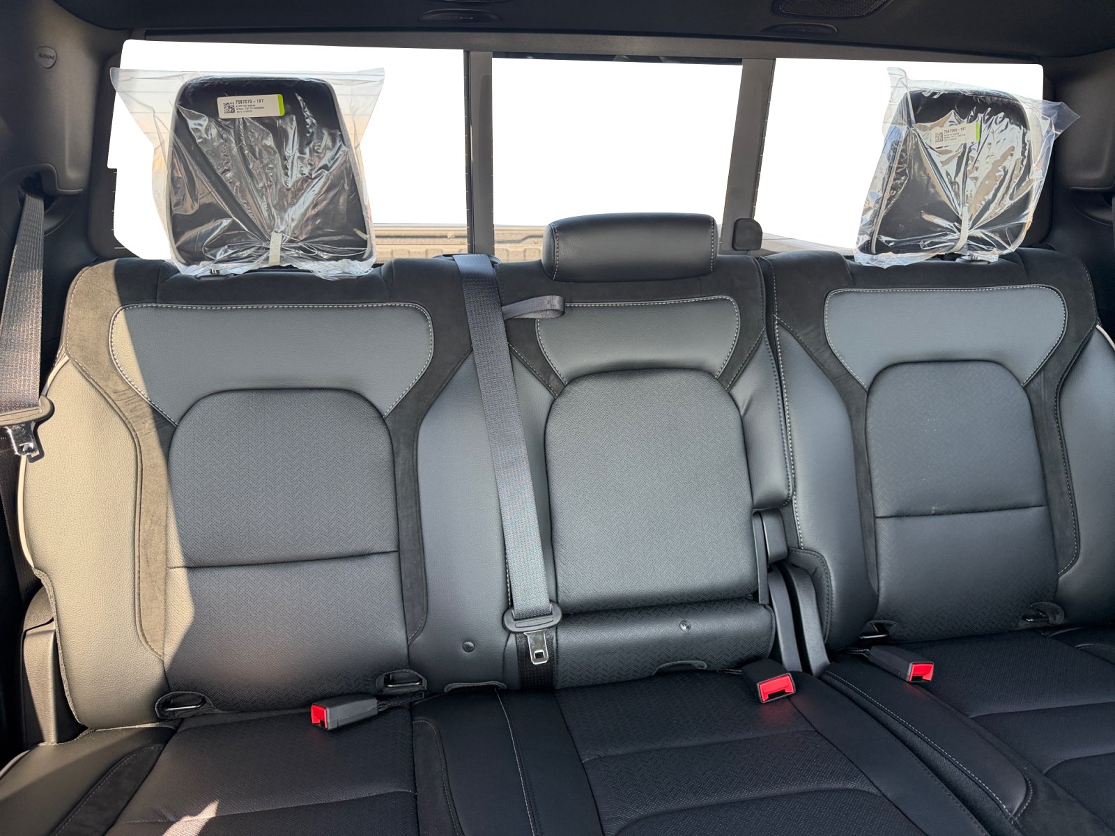 New 2026 Molten Red Pearl-Coat Exterior Paint RAM Laramie image 18
